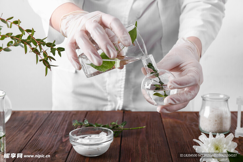 植物精油实验操作场景