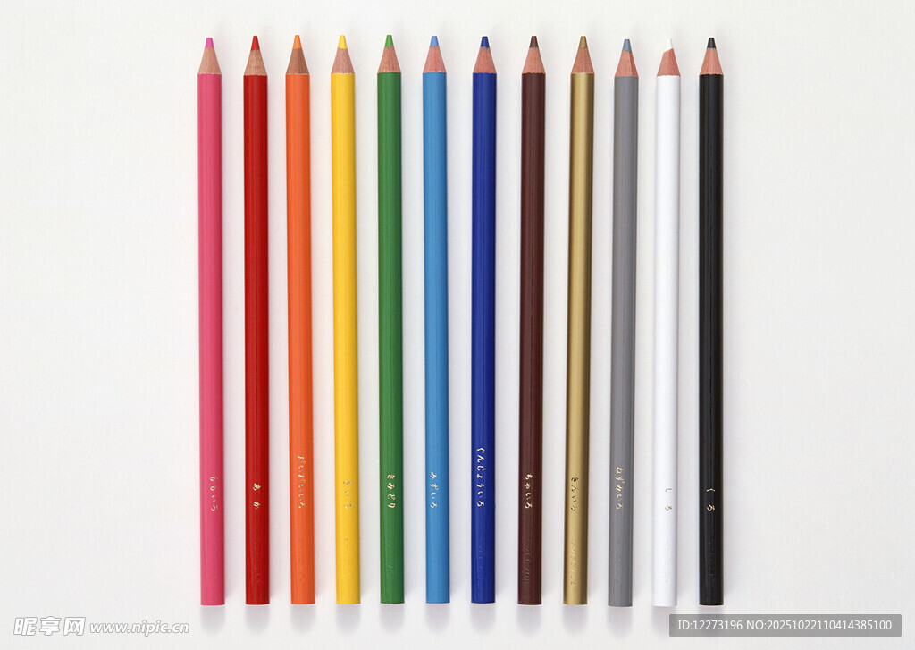 多彩铅笔整齐排列展示