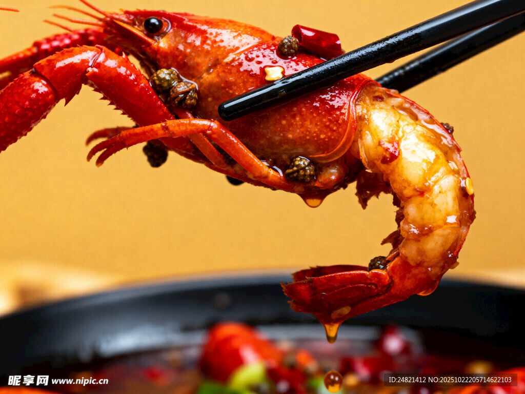 香辣小龙虾诱人开吃