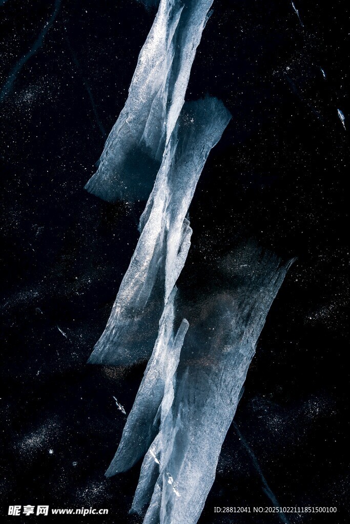 神秘冰裂纹理特写