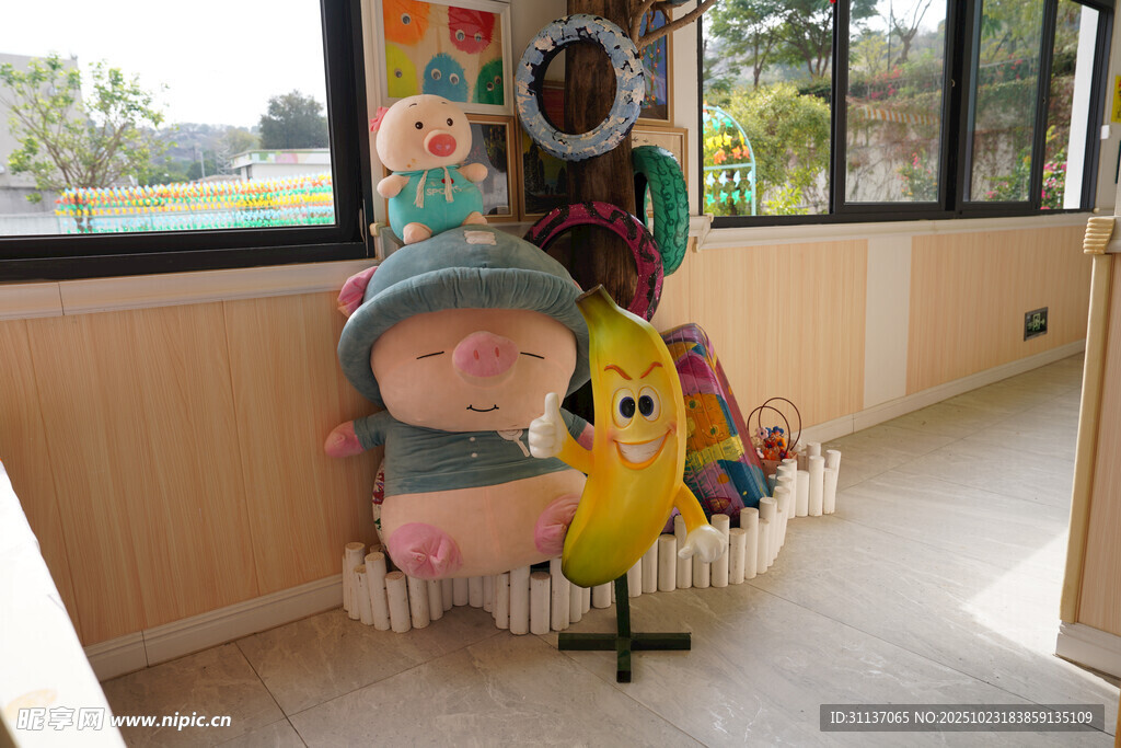 可爱卡通雕塑装饰室内空间