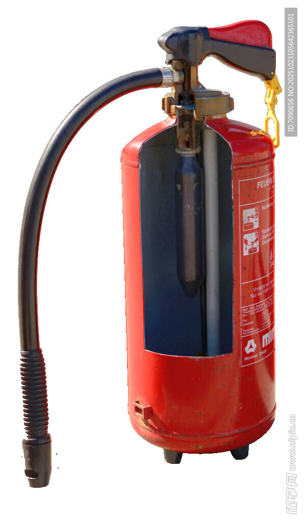 红色推车式灭火器特写
