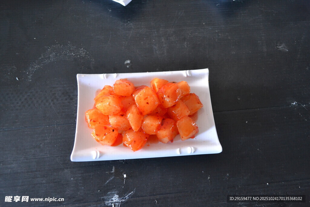 白色方盘内的橙色小番茄