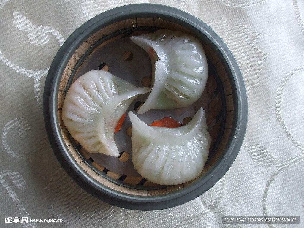 蒸笼里的美味虾饺