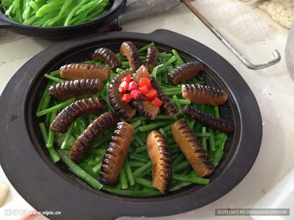 蚕蛹炒豆角美食摆盘