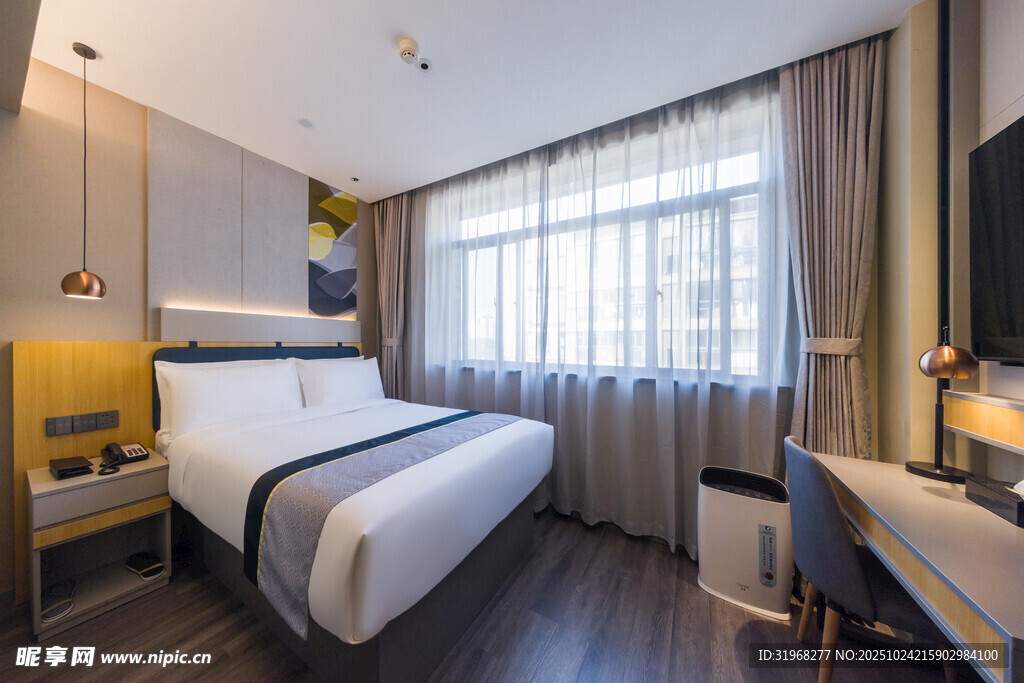 现代简约风格温馨酒店客房