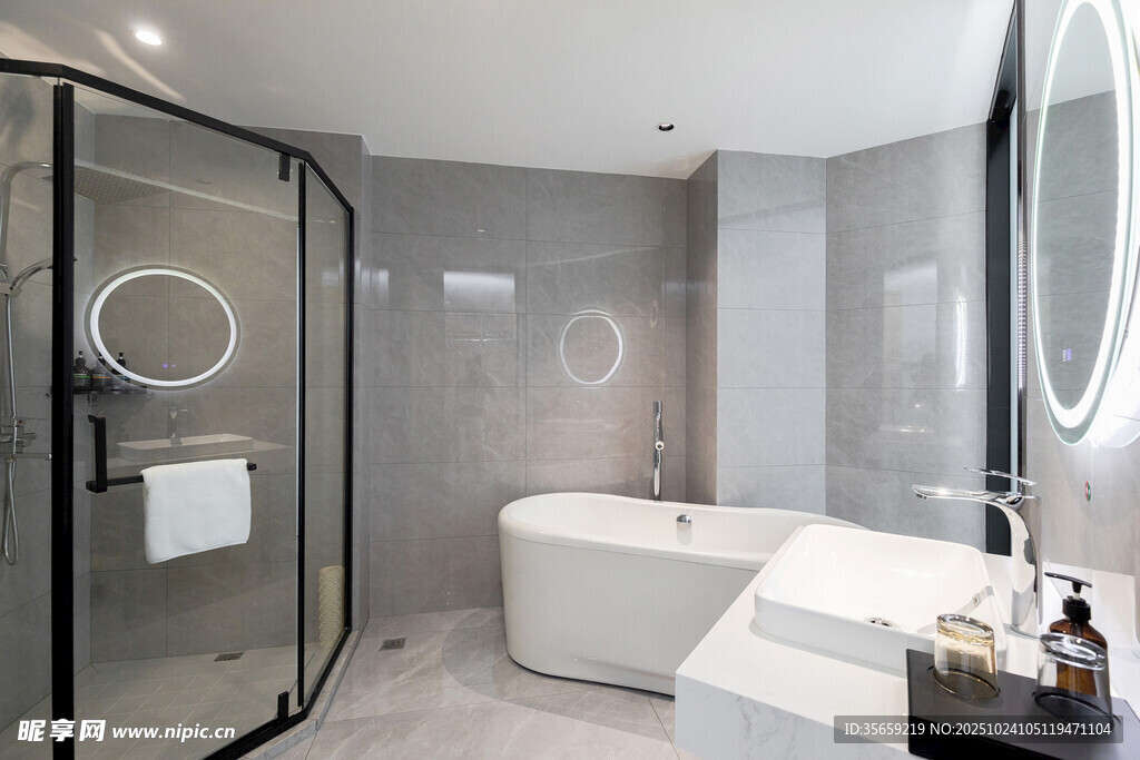 现代简约风浴室设计