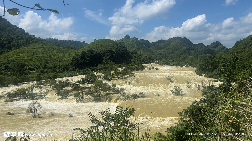 德天瀑布行云绿岛黄金水