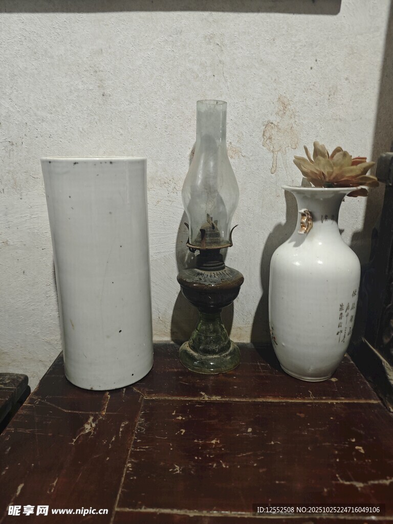 复古旧瓶罐摆件展示