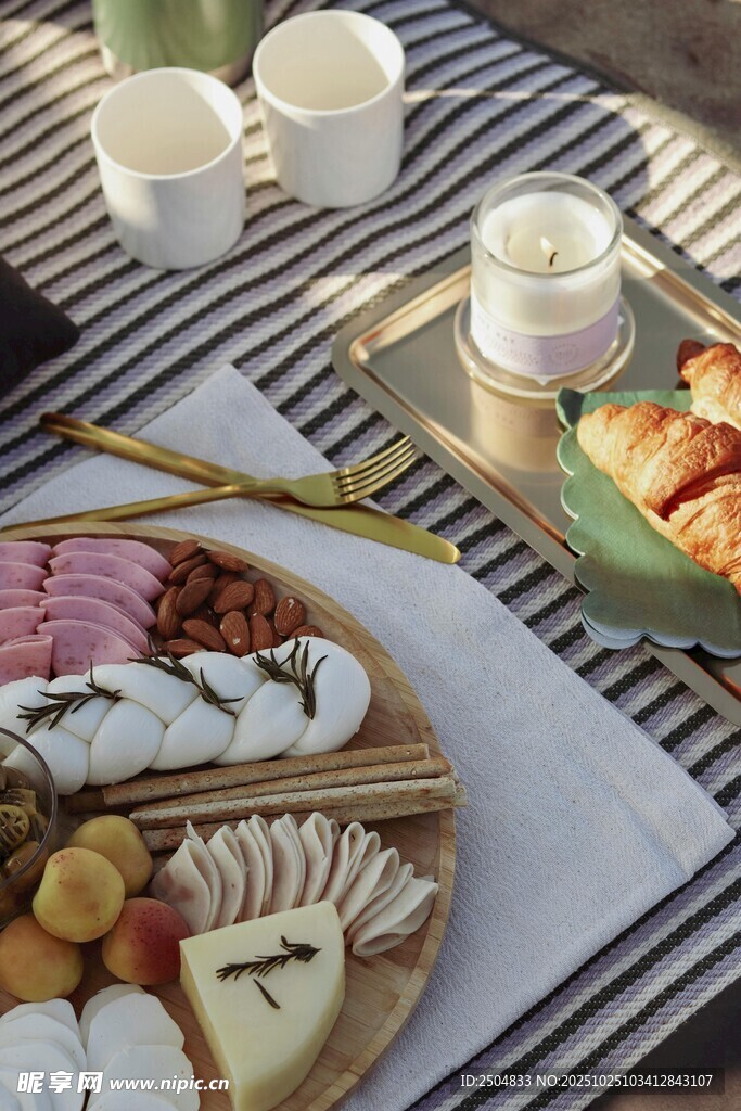 户外野餐美食摆盘