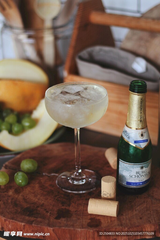 香槟配小食 惬意时光