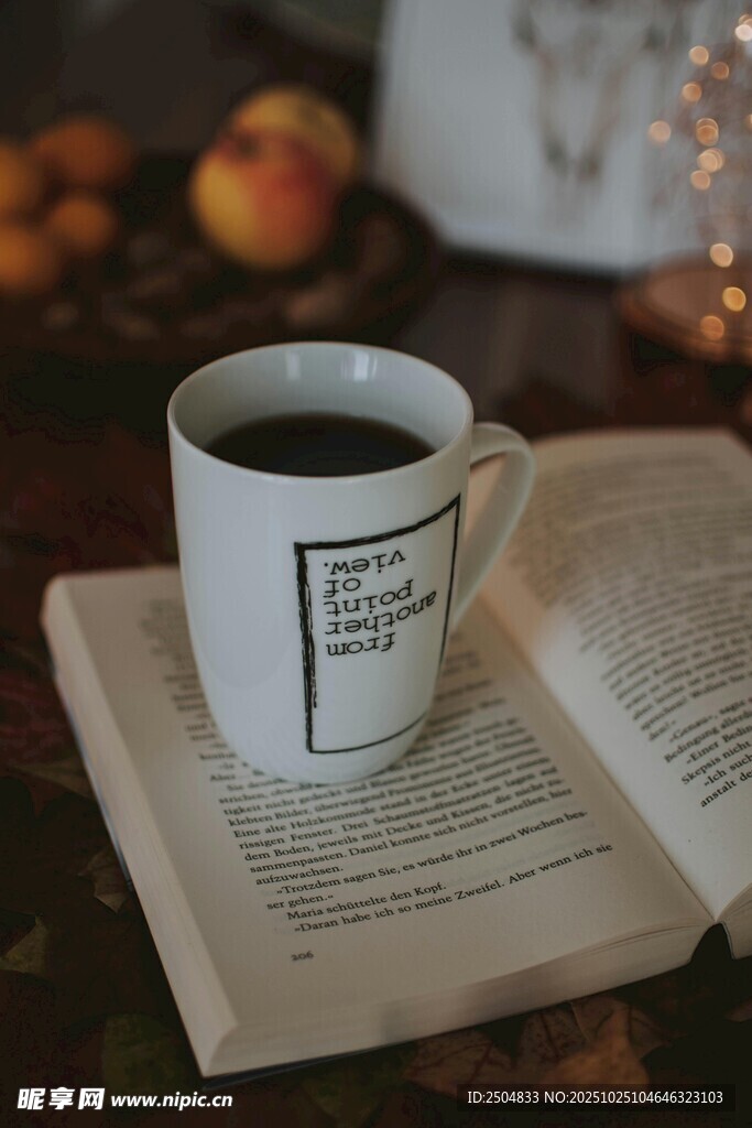 咖啡相伴的静谧阅读时光
