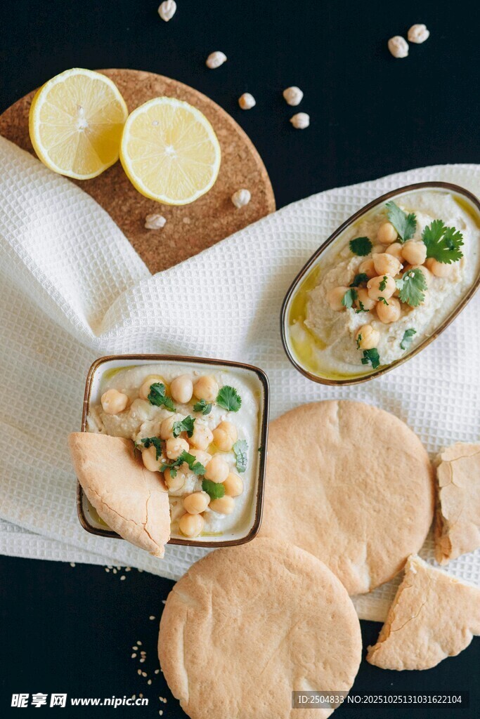 美味香煎鱼配特色面饼
