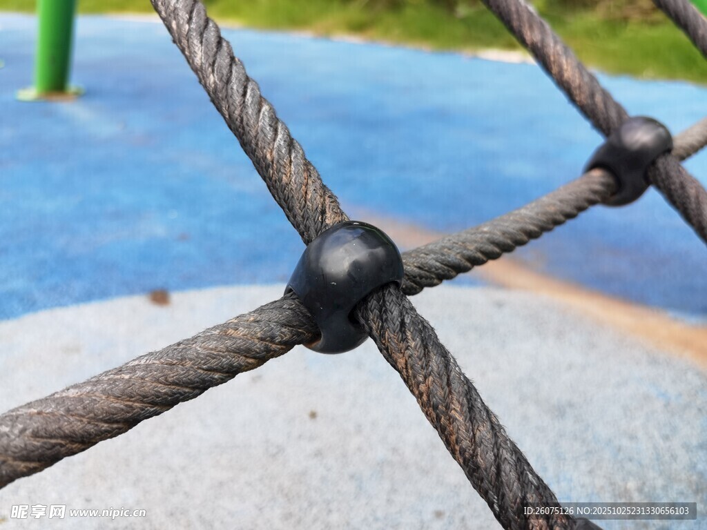 户外绳索设施细节特写