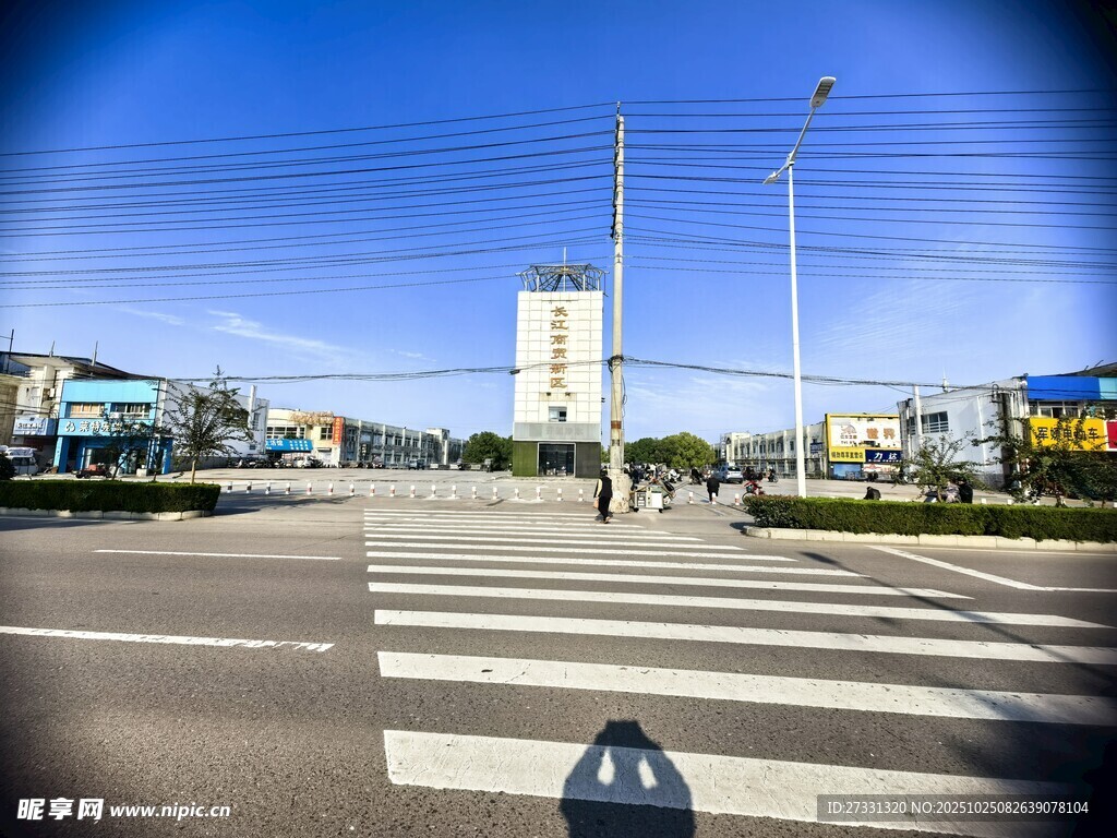 城市十字路口街景