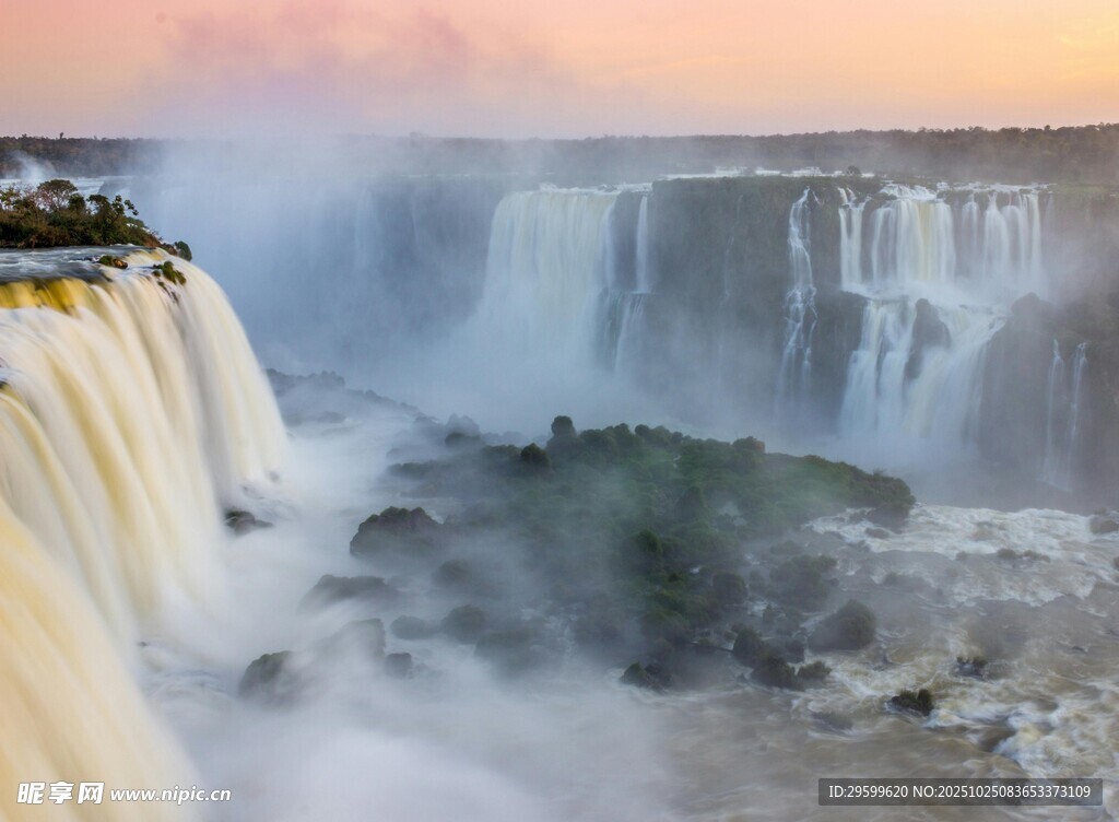 壮观伊瓜苏瀑布自然美景