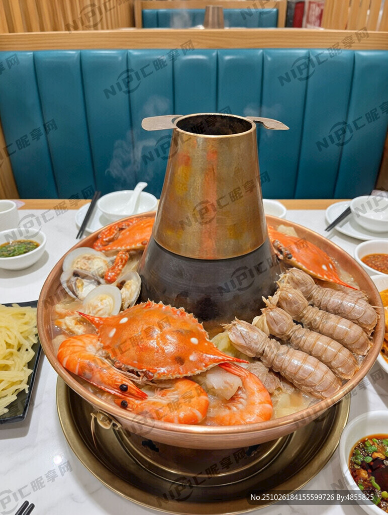 图片为 东北酸菜铜火锅