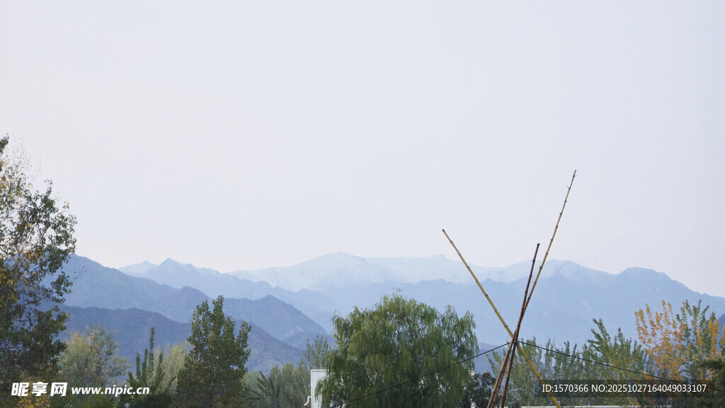 山间景色 绿意盎然的远方