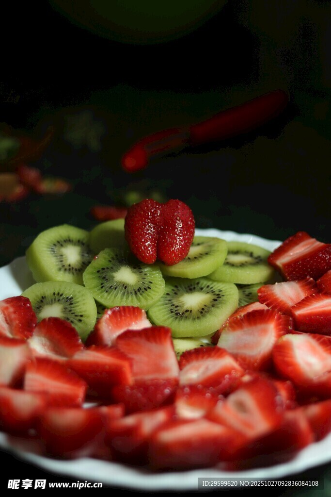 草莓猕猴桃拼盘