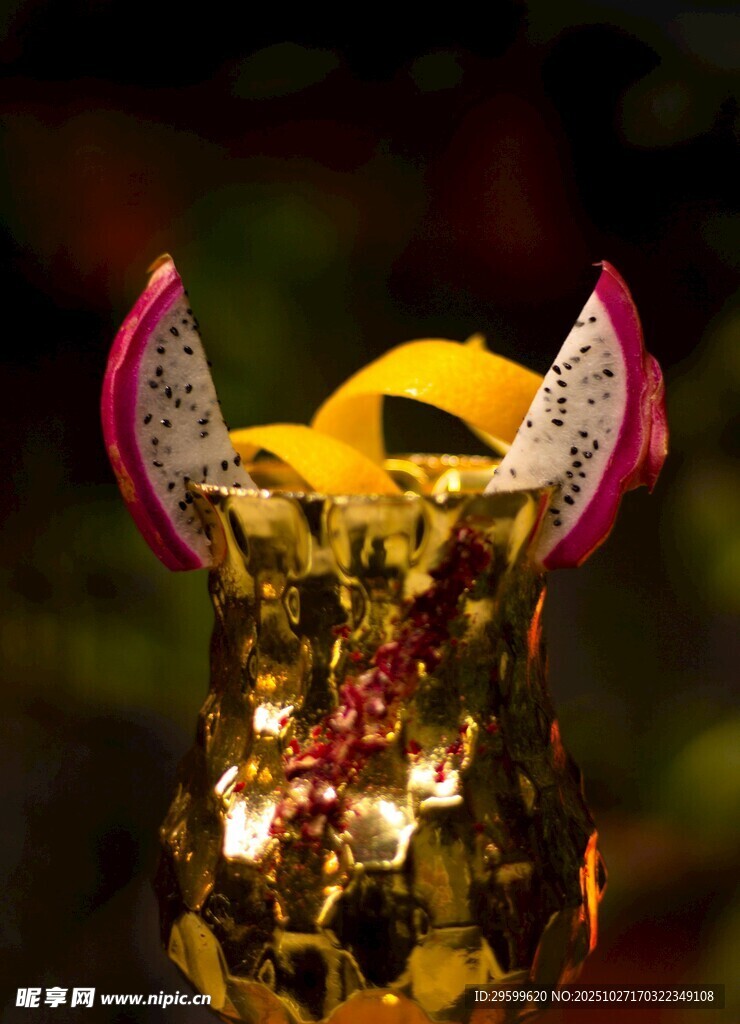 金碗盛火龙果等水果