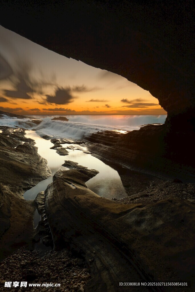 海边洞穴日落美景