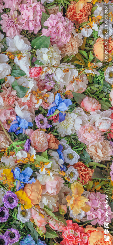 多彩花卉图案布料特写