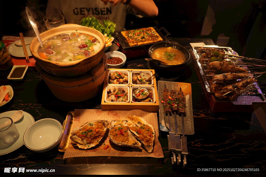 丰盛火锅美食盛宴