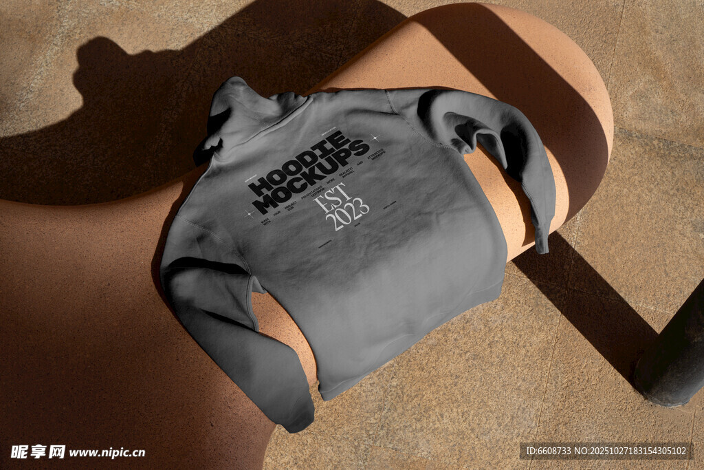 灰色个性短袖T恤展示