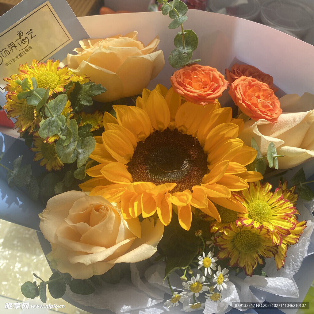 多彩鲜花组合花束