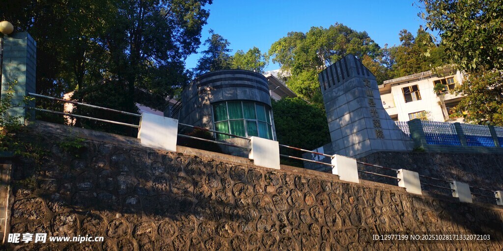 静谧墓地 秋景中的肃穆之地