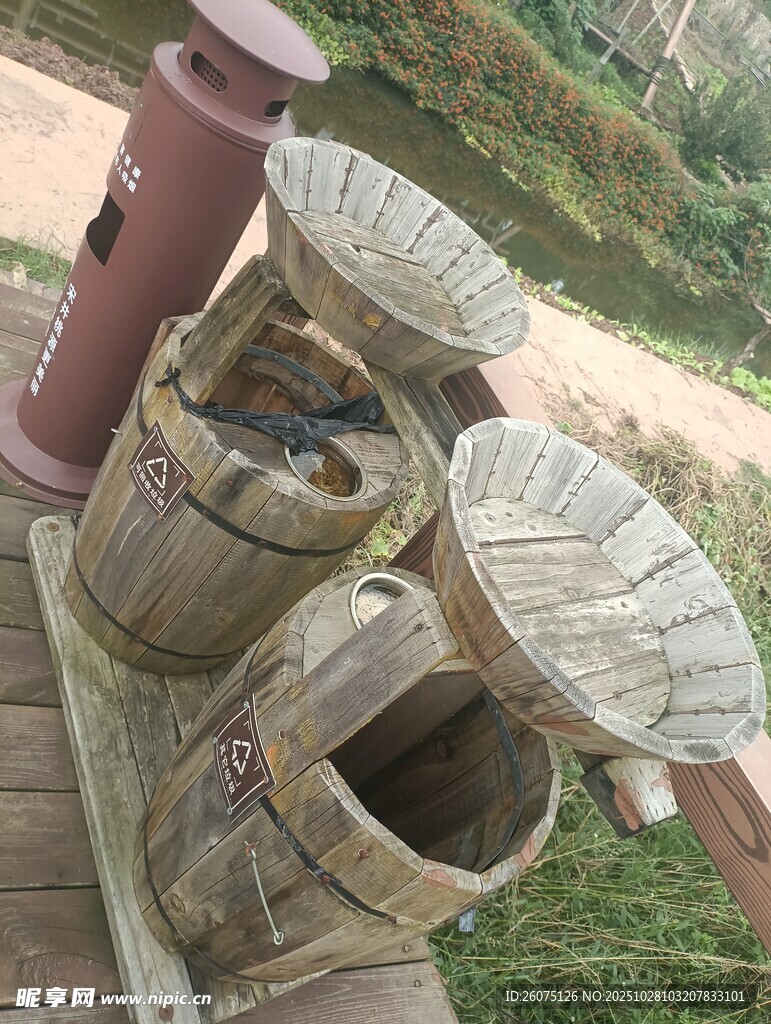 户外木质复古创意垃圾桶