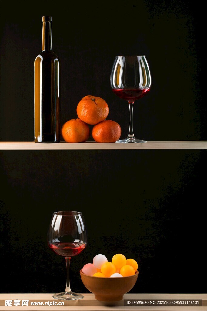 酒与水果的优雅静物组合