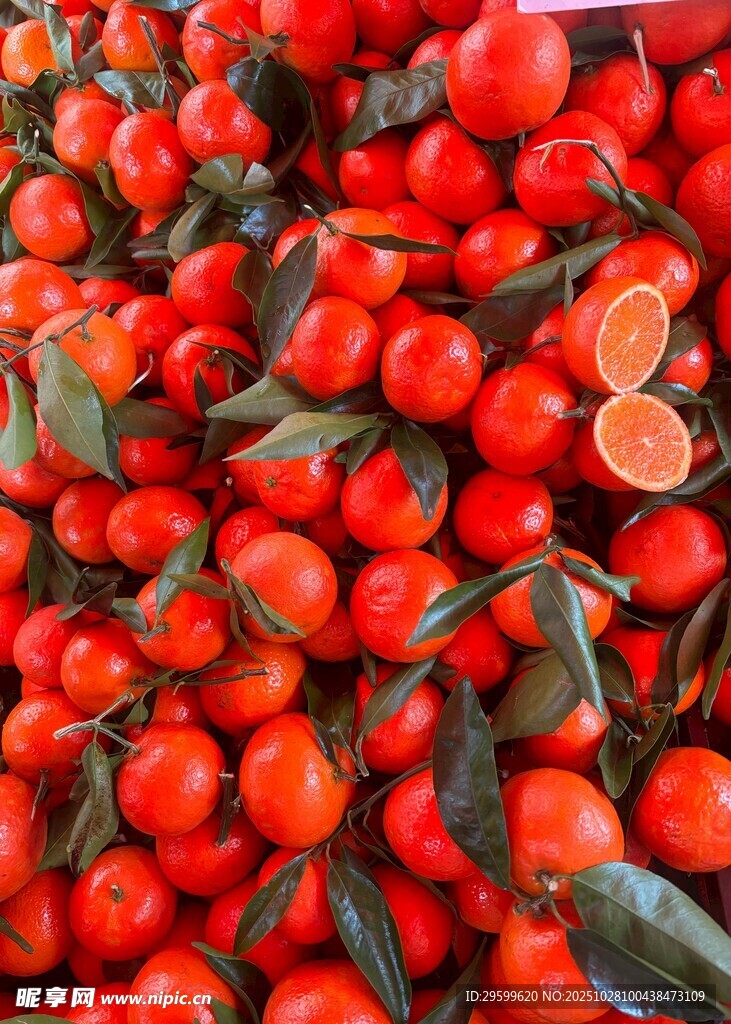 新鲜饱满的圣女果