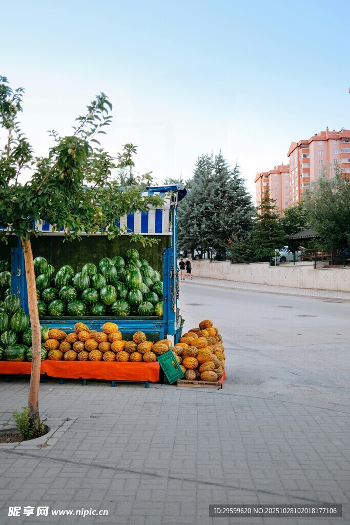户外多彩蔬果雕塑景观