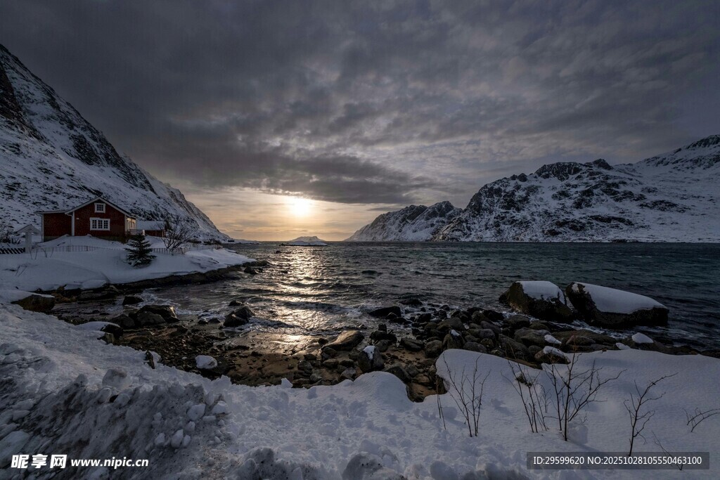 冬日海边雪景壮丽风光