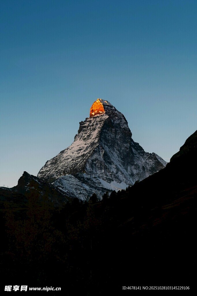 马特洪峰日出壮丽景观