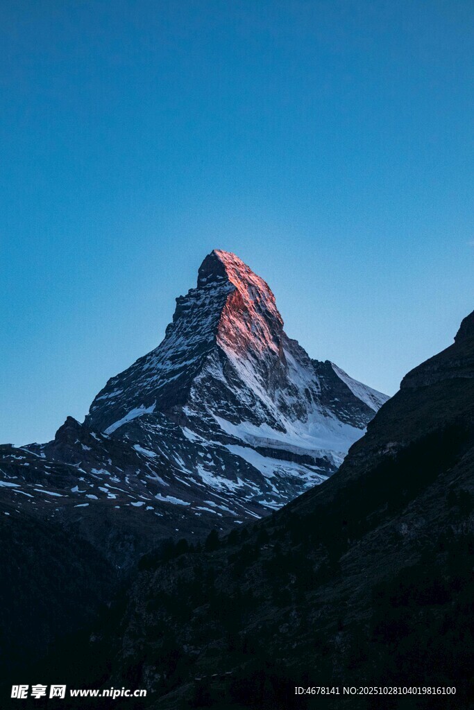 马特洪峰壮丽日出景观