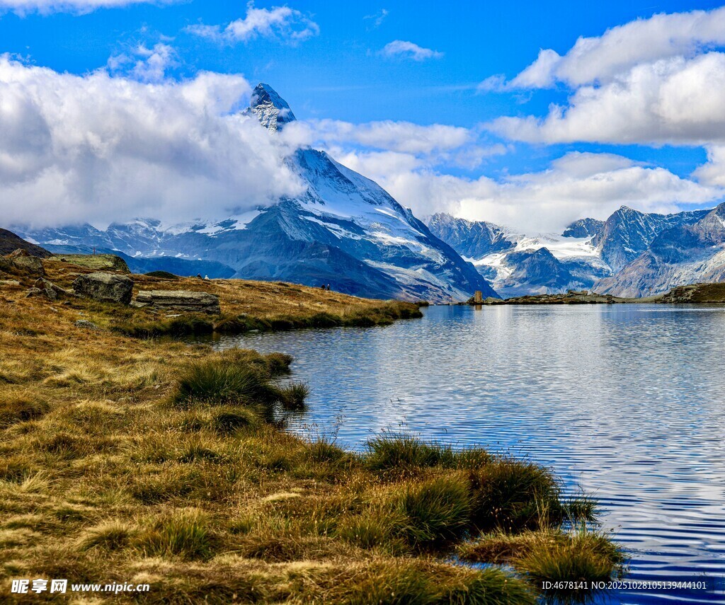 阿尔卑斯山湖畔壮丽美景