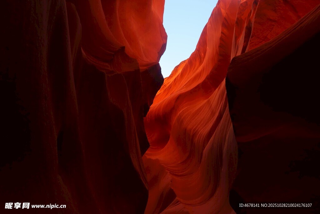 神秘壮丽的峡谷景观