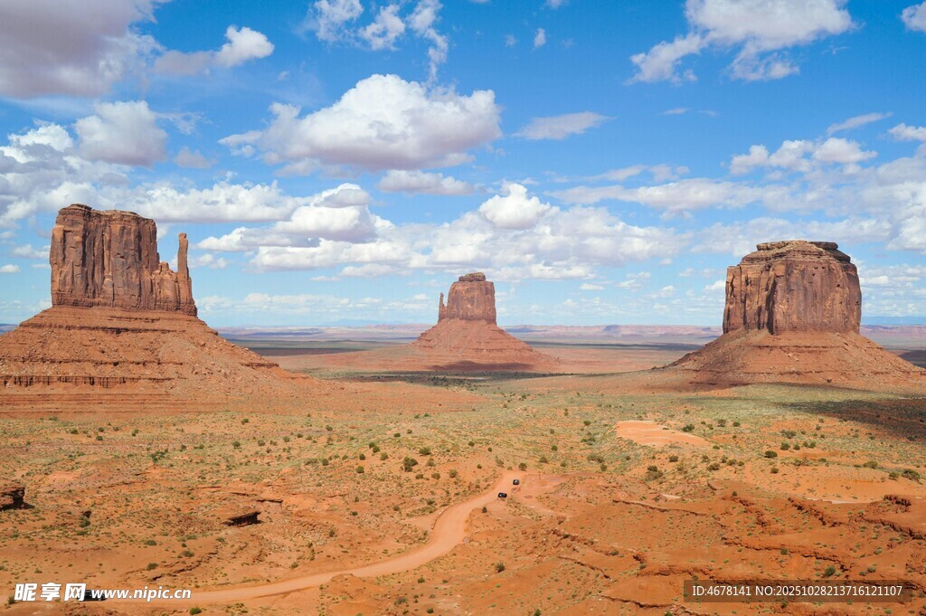 壮丽沙漠中的奇特岩石景观