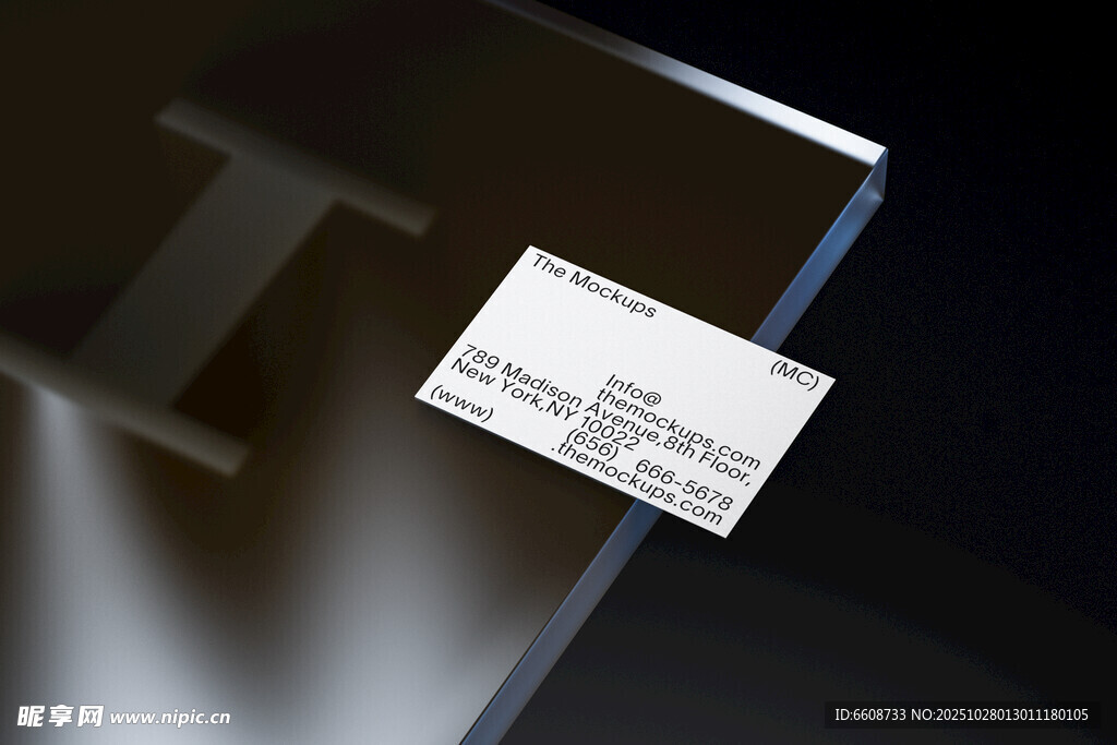 白色标签置于深色物体上