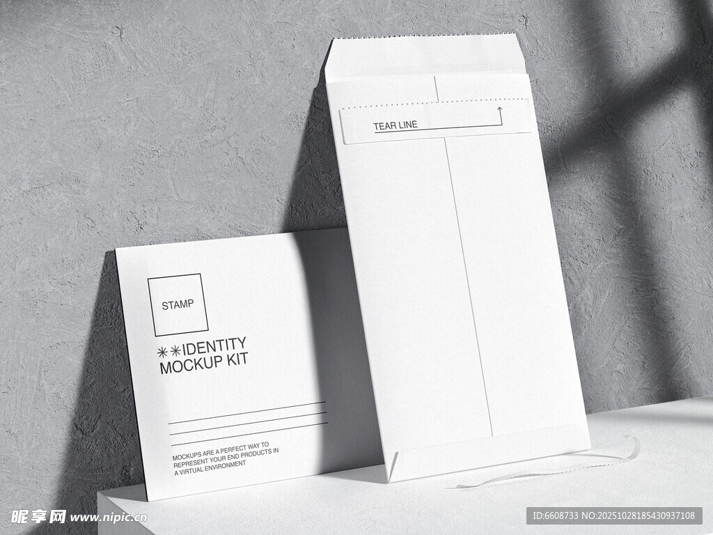 简约白色名片样机展示