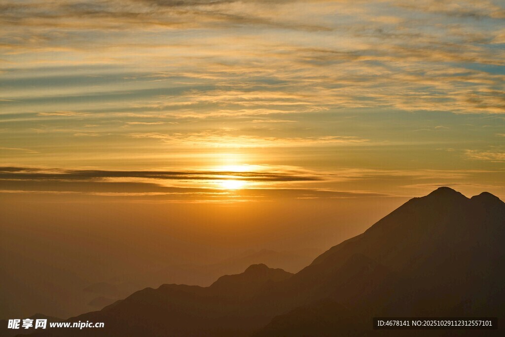 山间壮丽日出美景
