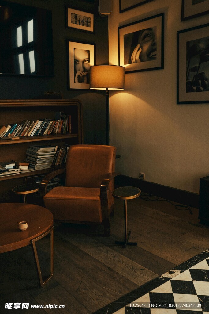 温馨复古风客厅一角