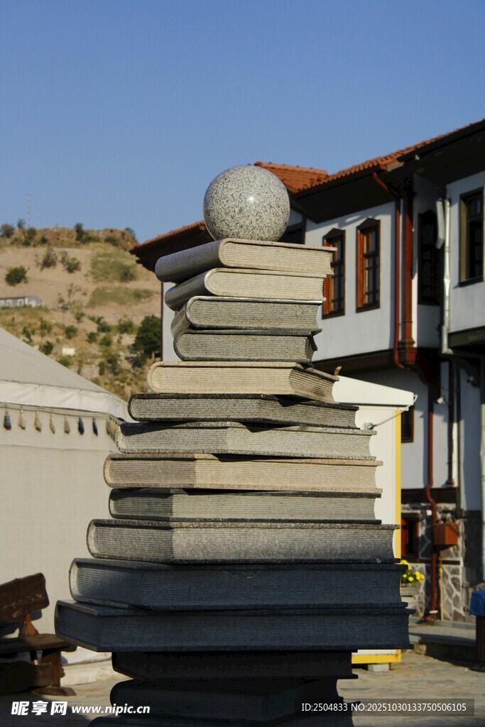 石制堆叠雕塑 古朴景致