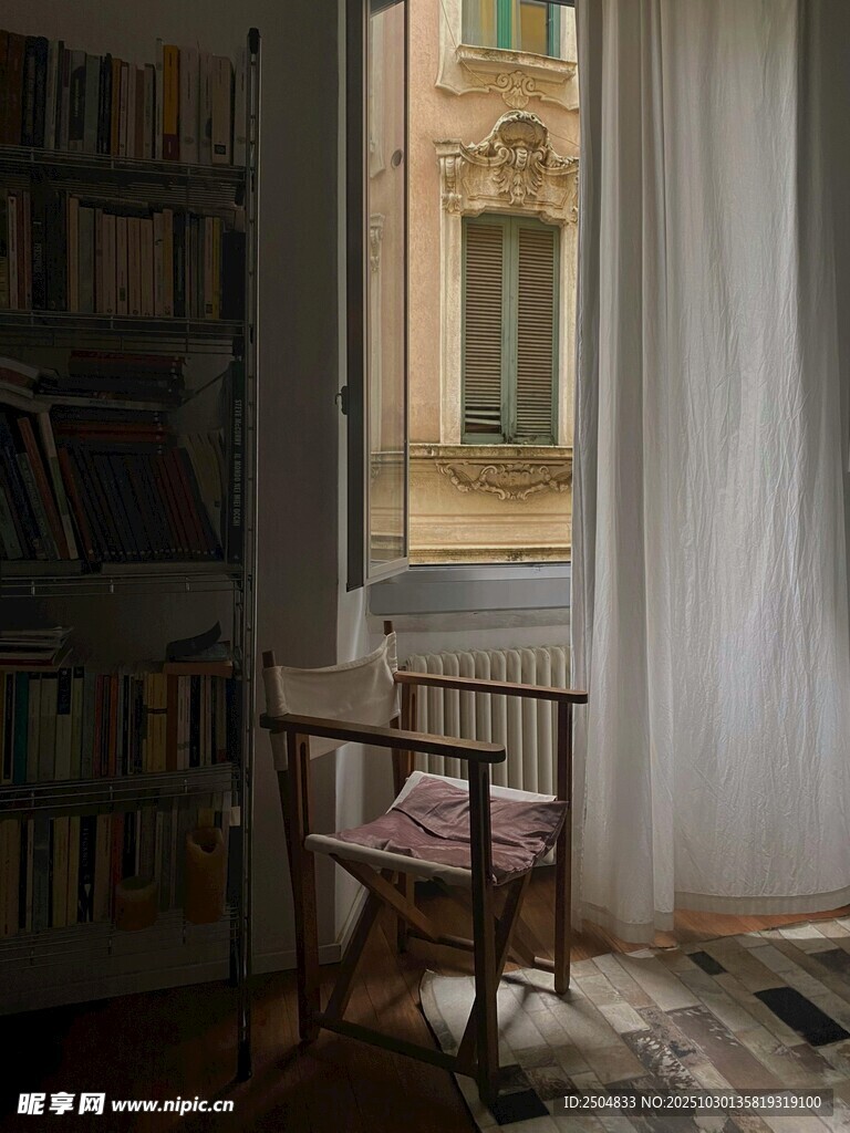 窗边书房 静谧阅读角落