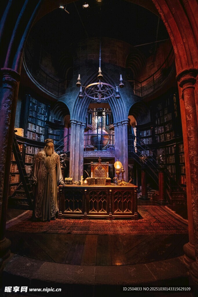 神秘复古的室内魔法场景