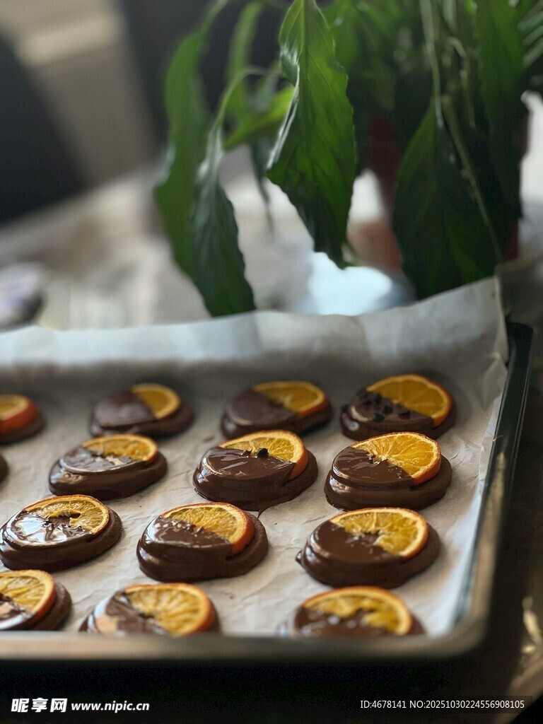 美味巧克力夹心饼干出炉