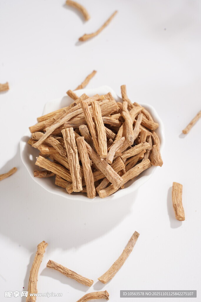 碗中摆放的干爽党参