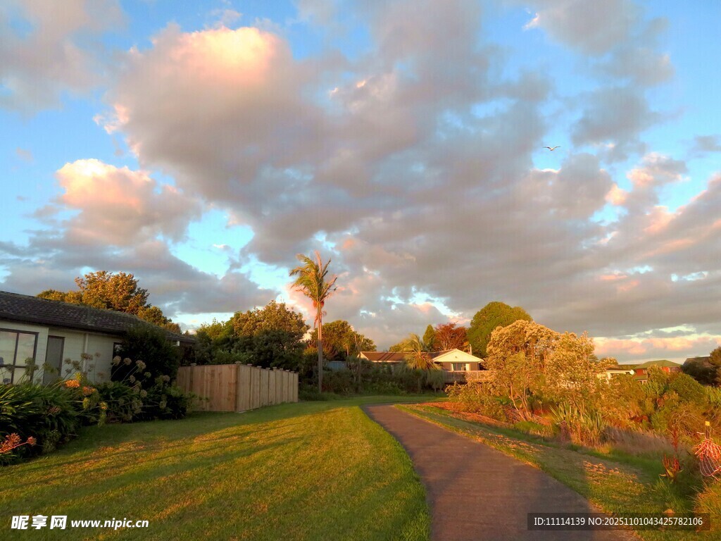 乡村黄昏美景与云霞